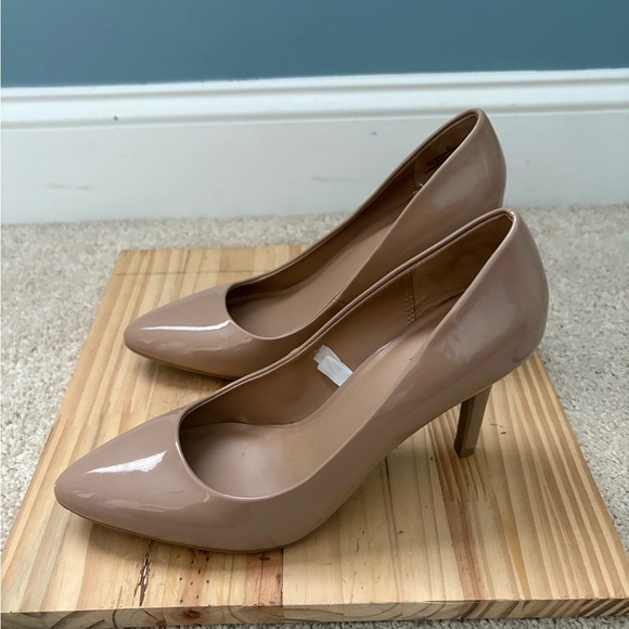 Merona Women's Beige Patent Leather Stiletto Heels Pointed Toe Pumps Size 8 - Picture 2 of 6
